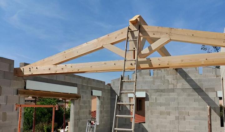 Expert en charpente pour constructions et rénovations robustes