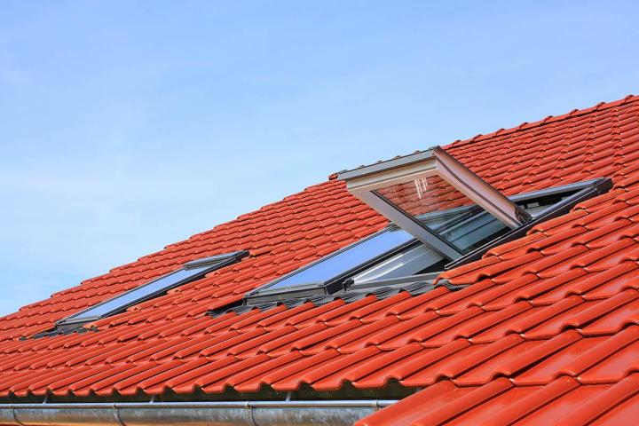 Installation de fenêtres Velux pour une lumière et une ventilation optimales