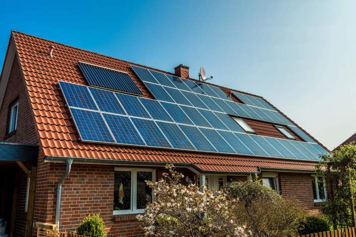 Pose de panneaux photovoltaïques pour une énergie solaire efficace